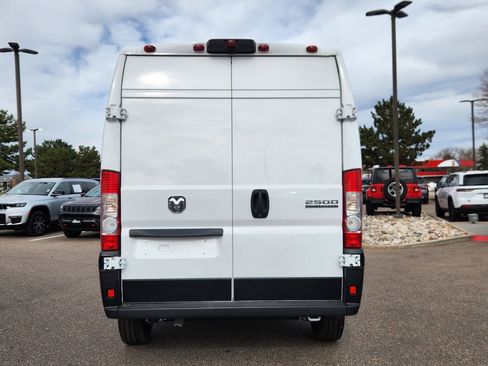 Used 2025 RAM ProMaster 2500 w/ Convenience Group image 10