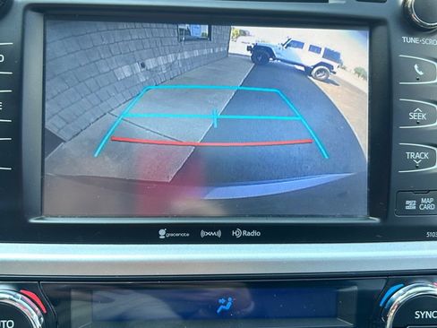 Used 2019 Toyota Highlander SE image 19