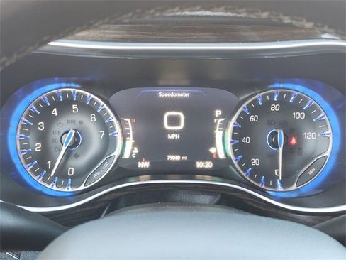 Used 2022 Chrysler Pacifica Limited image 19