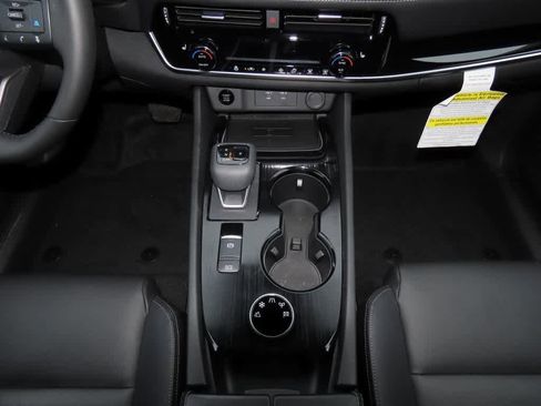 Used 2025 Nissan Rogue SL image 23