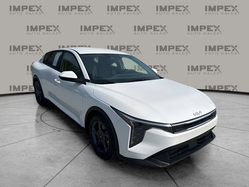 Used 2025 Kia K4 LXS image 7