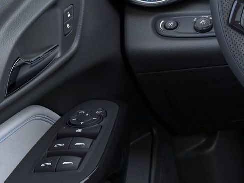 New 2026 Chevrolet Trax LT w/ LPO, Blackout Package FWD image 22