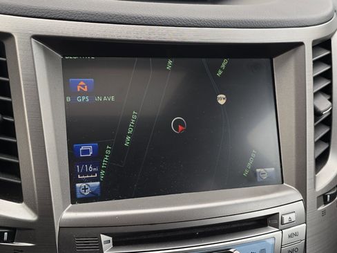 Used 2011 Subaru Outback 2.5i Limited image 19