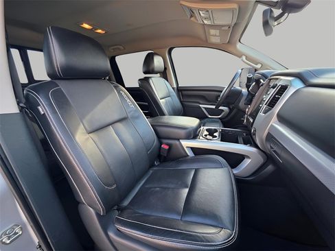 Used 2016 Nissan Titan PRO-4X w/ Pro-4x Convenience Package image 13