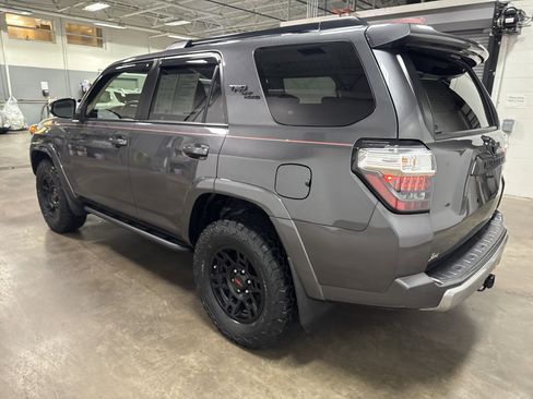 Used 2022 Toyota 4Runner TRD Off-Road Premium AWD/4WD image 6