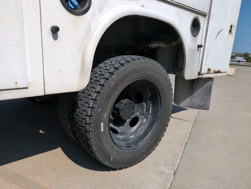 Used 2016 Ford F450 XLT w/ Ambulance Prep Package RWD image 32