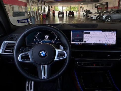 Used 2025 BMW X5 M60i AWD/4WD image 18