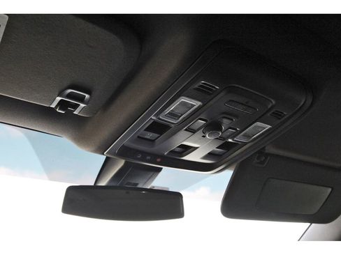 Used 2021 GMC Yukon Denali image 11