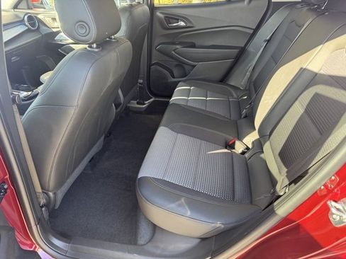 Used 2025 Chevrolet Trax LT w/ LT Convenience Package image 13