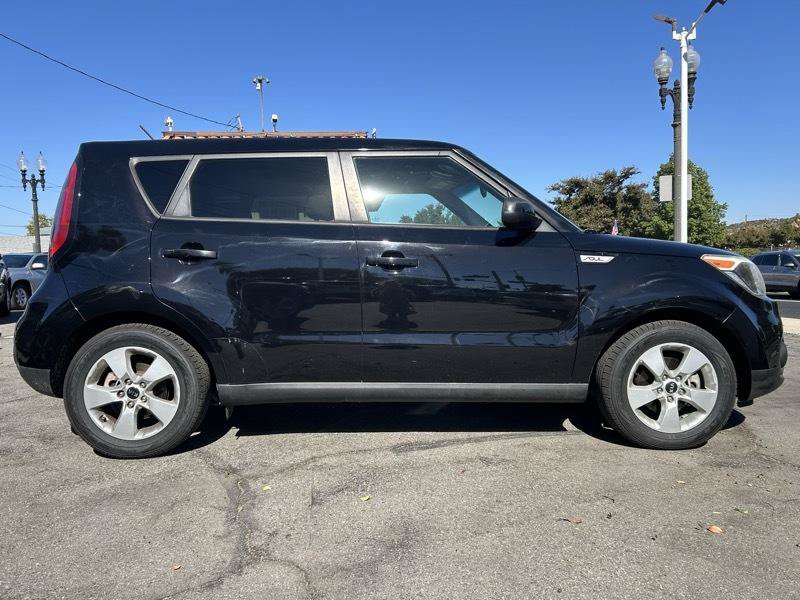 Used 2017 Kia Soul FWD image 3