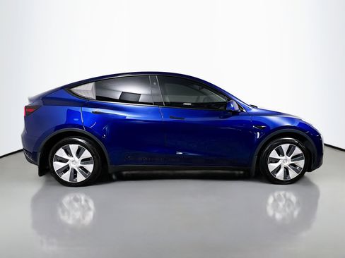 Used 2023 Tesla Model Y Long Range image 3