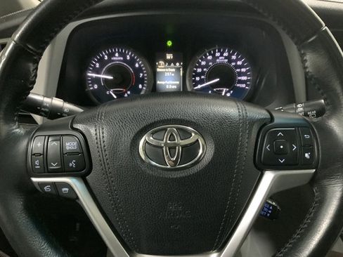 Used 2015 Toyota Sienna XLE image 22