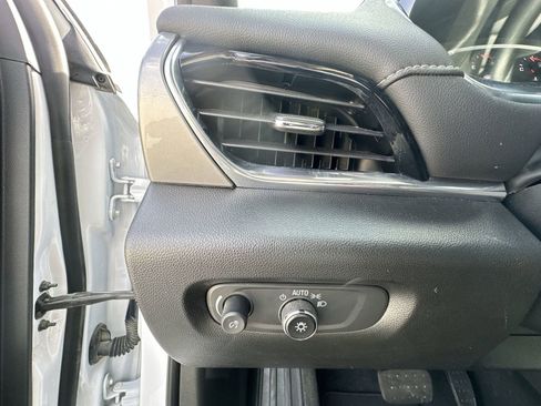 Used 2023 Chevrolet Traverse LT w/ LT Premium Package image 18