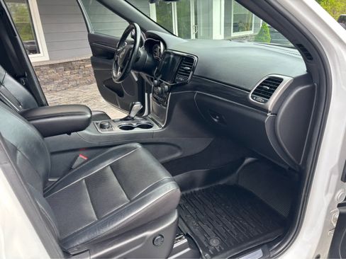 Used 2019 Jeep Grand Cherokee Limited w/ Luxury Group II AWD/4WD image 15