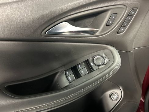 Used 2023 Buick Encore GX Essence image 14