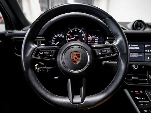 Used 2024 Porsche Macan AWD/4WD image 10