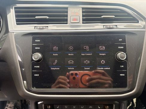 Used 2019 Volkswagen Tiguan SEL R-Line FWD image 22