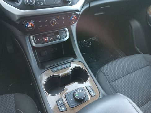 Used 2021 GMC Acadia SLE w/ Driver Convenience Package image 18