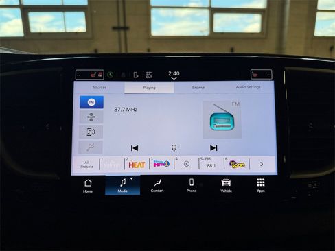 Used 2024 Chrysler Pacifica Touring-L image 17