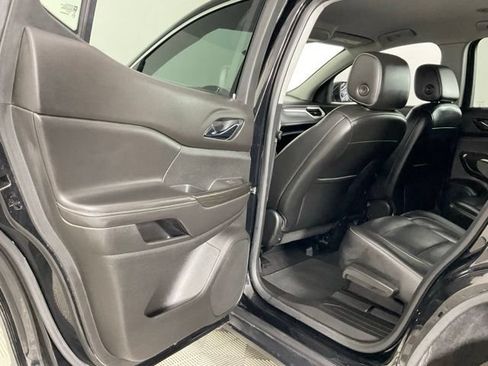 Used 2019 GMC Acadia SLT FWD image 17