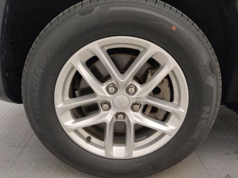 Used 2022 Jeep Grand Cherokee L Laredo w/ Luxury Tech Group I image 31