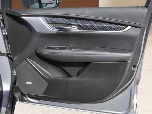 Certified 2025 Cadillac XT6 Premium Luxury image 31