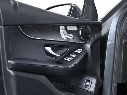 Used 2018 Mercedes-Benz GLC 300 4MATIC image 32