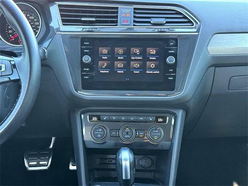 Certified 2020 Volkswagen Tiguan SE image 30