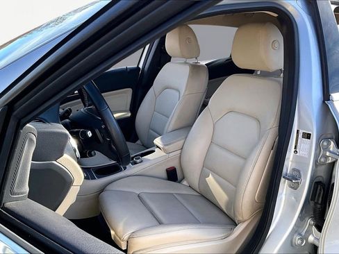 Used 2019 Mercedes-Benz GLA 250 w/ Convenience Package image 15