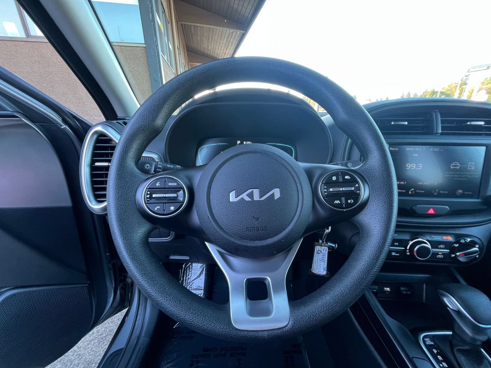 Used 2025 Kia Soul LX w/ LX Technology Package FWD image 27