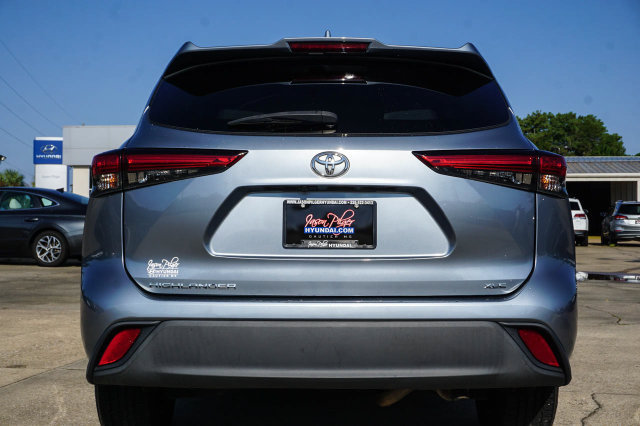Used 2021 Toyota Highlander XLE FWD image 6