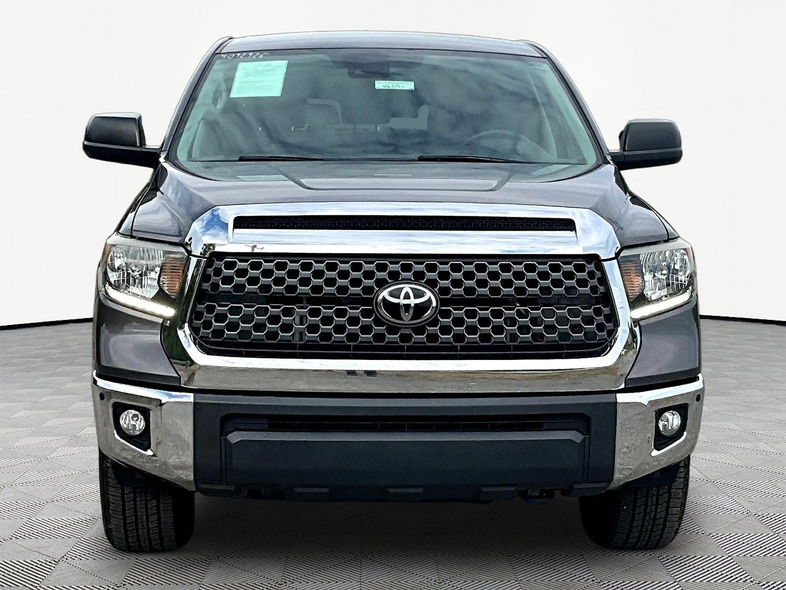 Used 2020 Toyota Tundra SR5 w/ SR5 Convenience Package AWD/4WD image 2
