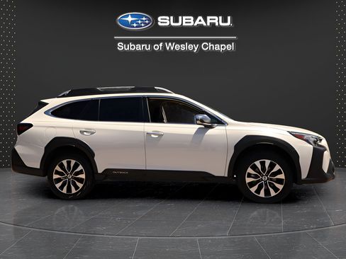 Certified 2023 Subaru Outback Touring AWD/4WD image 11