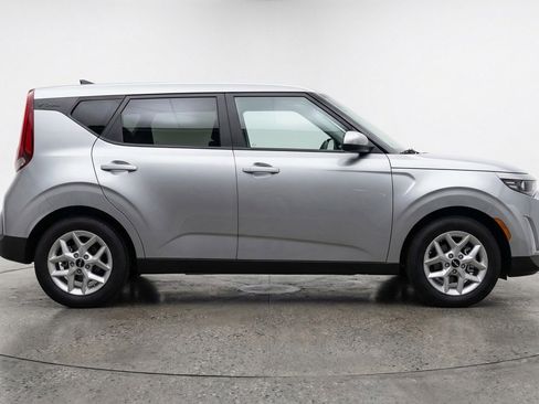 Used 2025 Kia Soul LX w/ LX Technology Package image 11
