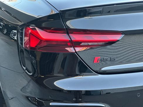Used 2022 Audi RS 5 w/ Black Optic Carbon Package image 25