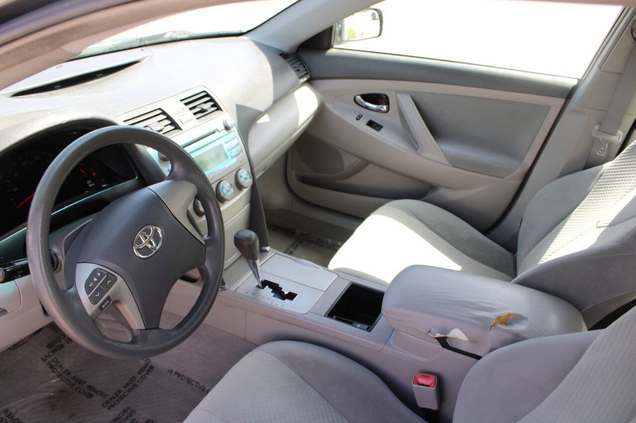 Used 2009 Toyota Camry LE FWD image 19