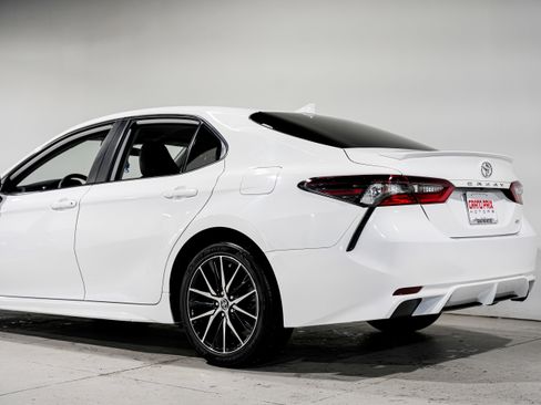 Used 2024 Toyota Camry SE FWD image 39