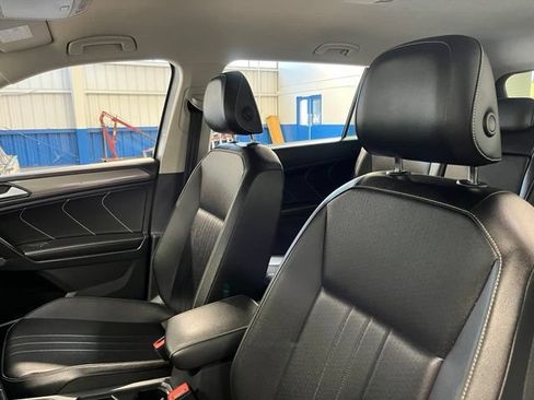 Used 2024 Volkswagen Tiguan SE FWD image 25