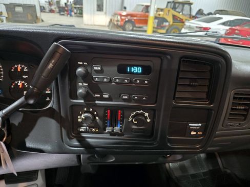 Used 2004 Chevrolet Silverado 1500 W/T image 39