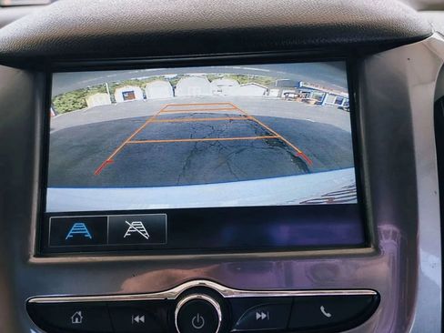 Used 2018 Chevrolet Cruze LT w/ Convenience Package FWD image 4