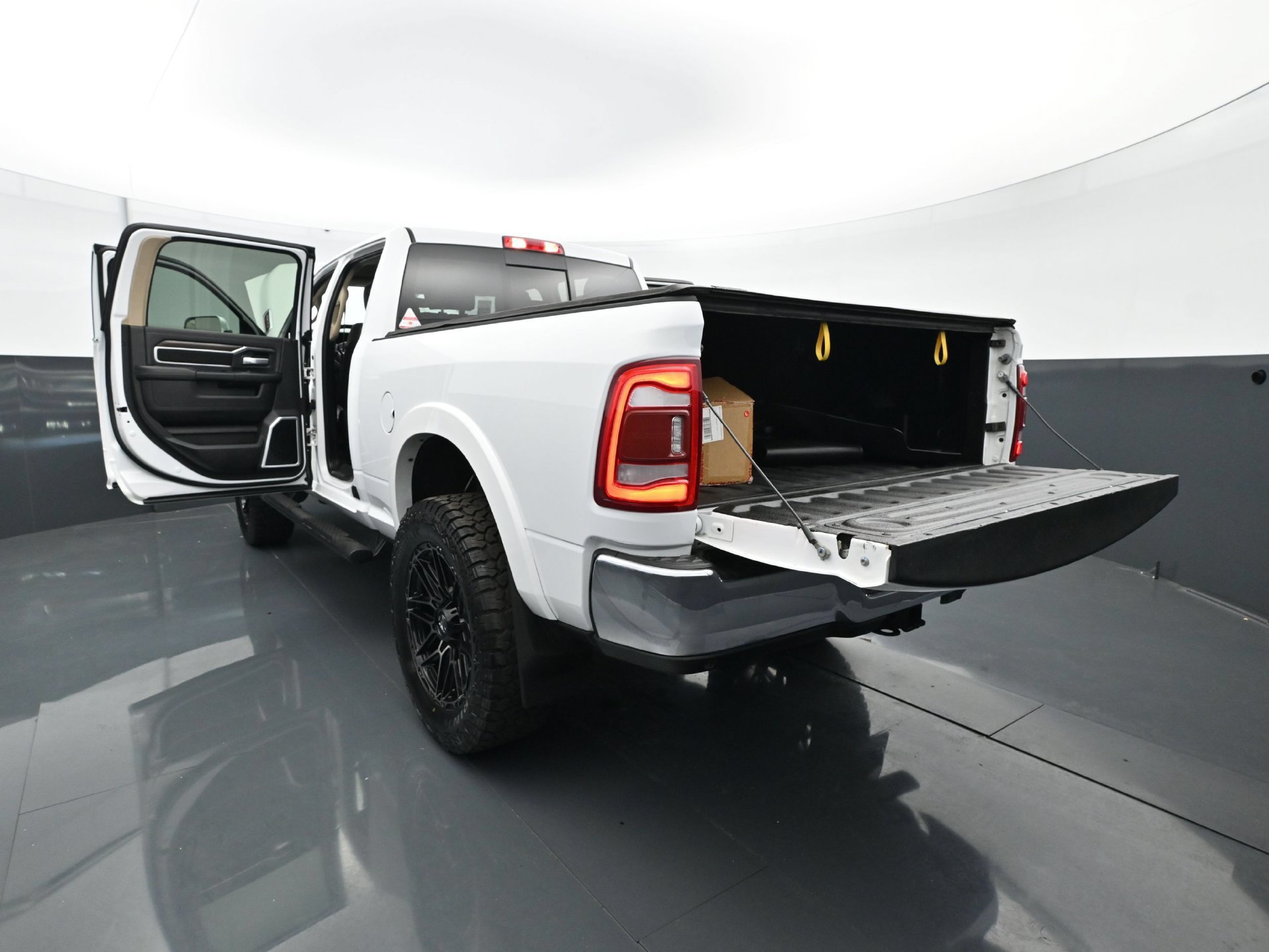 Used 2022 RAM 2500 Laramie AWD/4WD image 30