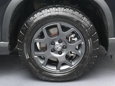 Used 2025 Honda Pilot TrailSport image 35