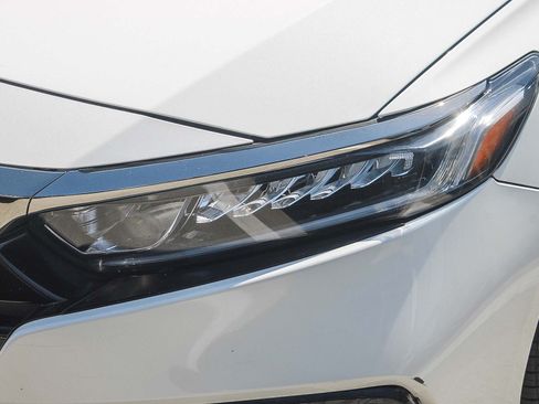 Used 2018 Honda Accord Sport image 7