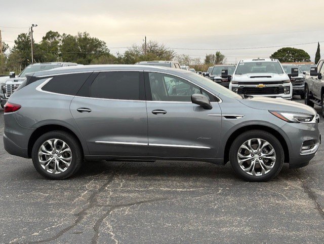 Used 2021 Buick Enclave Avenir w/ Avenir Technology Package FWD image 7