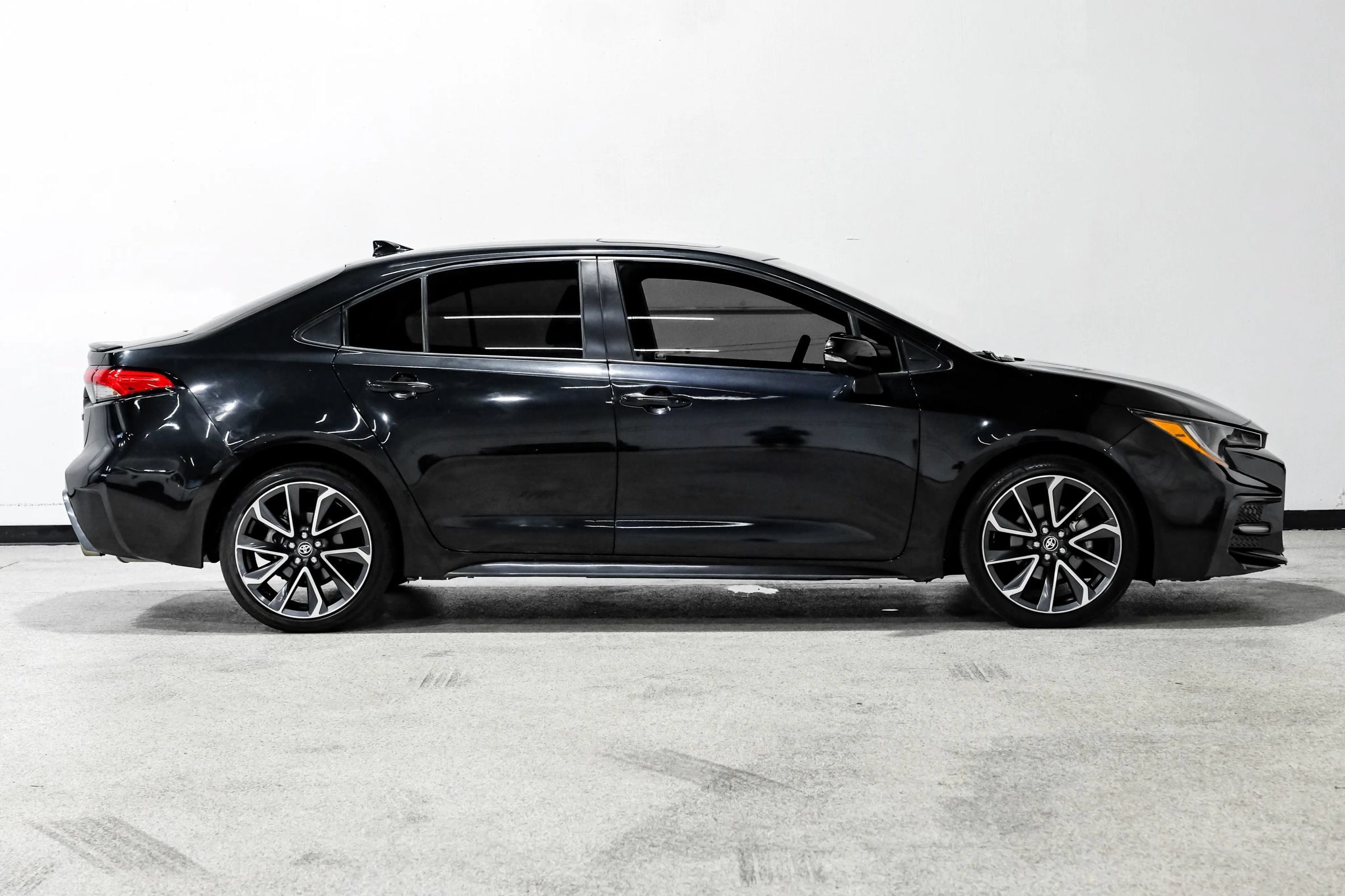 Used 2020 Toyota Corolla XSE FWD image 5