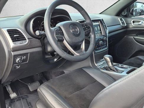 Used 2018 Jeep Grand Cherokee Altitude RWD image 10