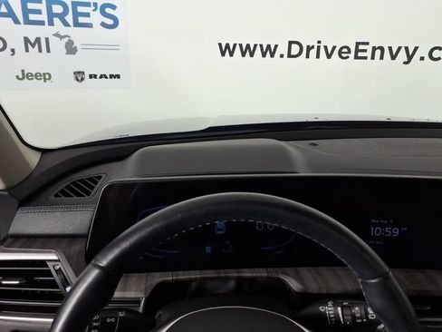Used 2024 Kia Telluride EX w/ EX Captain's Chair Package AWD/4WD image 28