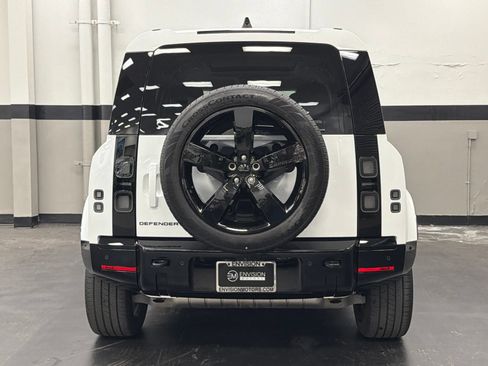 Used 2026 Land Rover Defender 110 X-Dynamic SE AWD/4WD image 11