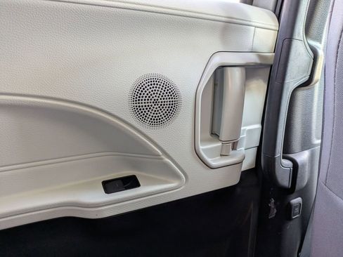 Used 2025 Toyota Sienna LE FWD image 26