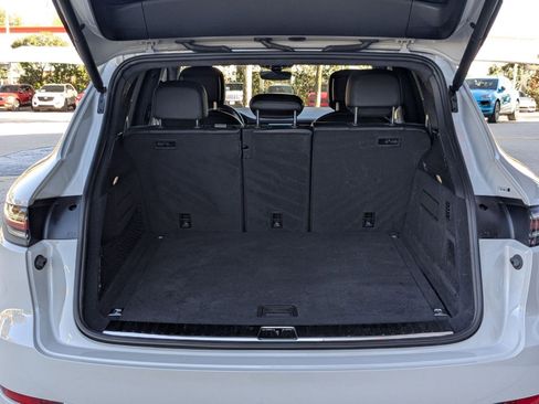 Used 2022 Porsche Cayenne Turbo S image 22